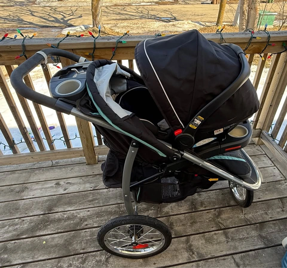 Graco jogging stroller and car seat combo - photo 2