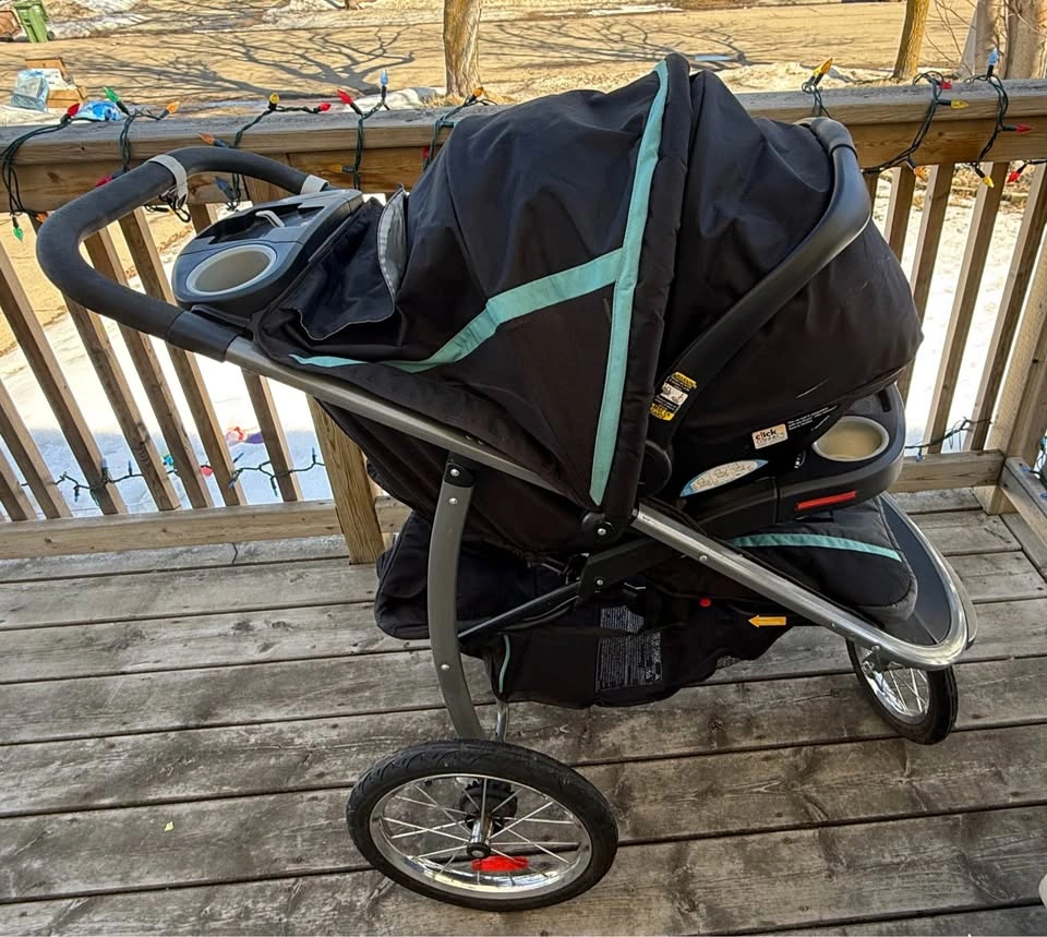 Graco jogging stroller and car seat combo - photo 3