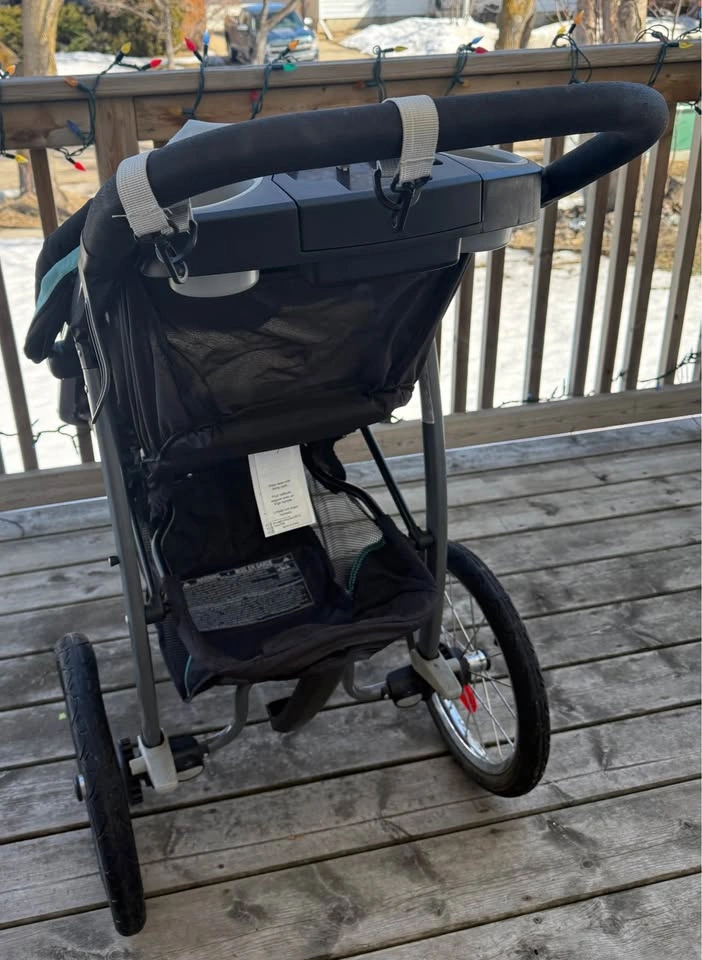 Graco jogging stroller and car seat combo - photo 5