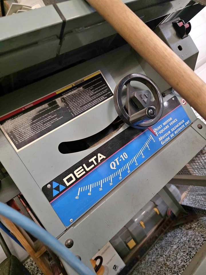 Delta QT-10 Table Saw
