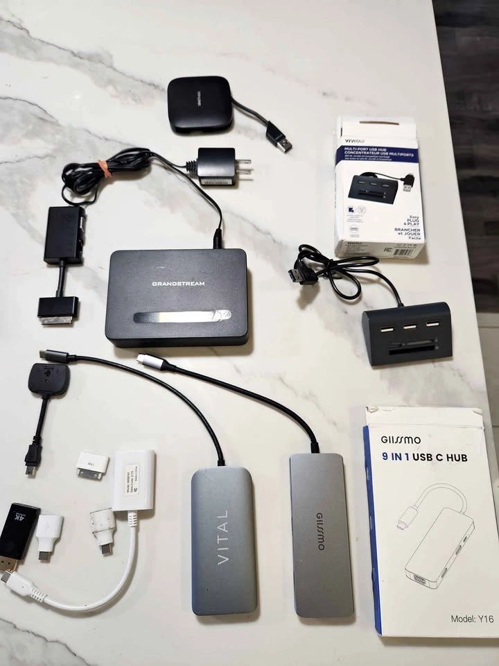 🇨🇦  Lot of Usb-C Type Hub docks and adaptors
