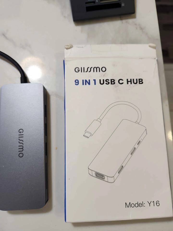 🇨🇦  Lot of Usb-C Type Hub docks and adaptors - photo 2