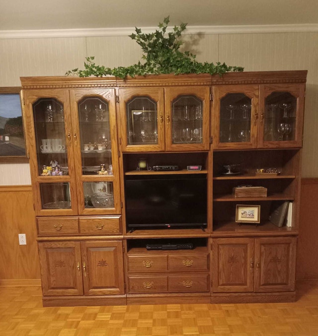 Solid Oak Entertainment Wall Unit