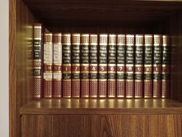 Funk & Wagnalls New Encyclopedia Set