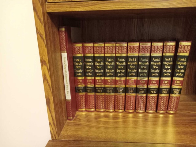 Funk & Wagnalls New Encyclopedia Set - photo 3