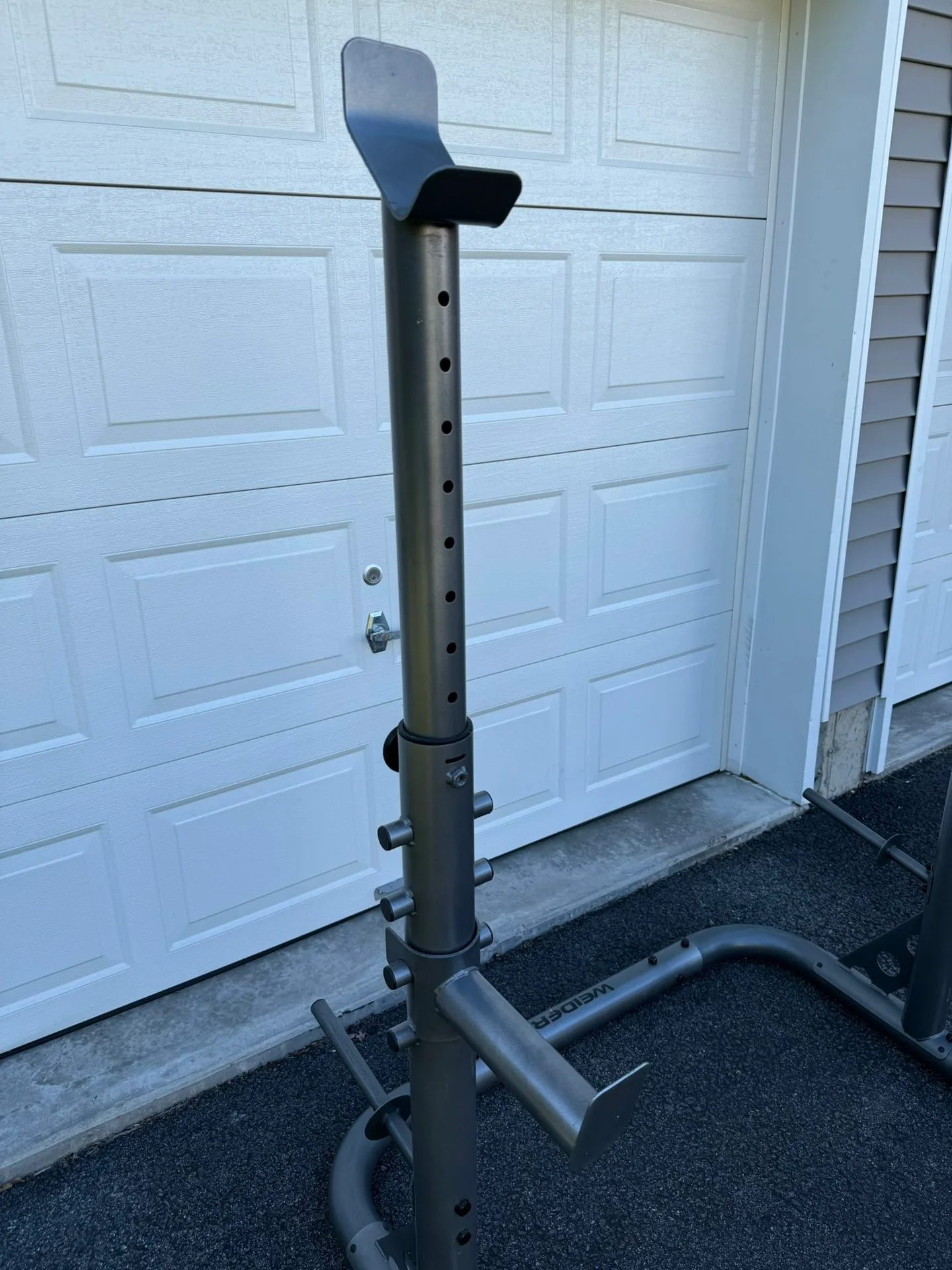 Adjustable Squat And Bench Press Rack With Bench image indicator(8)