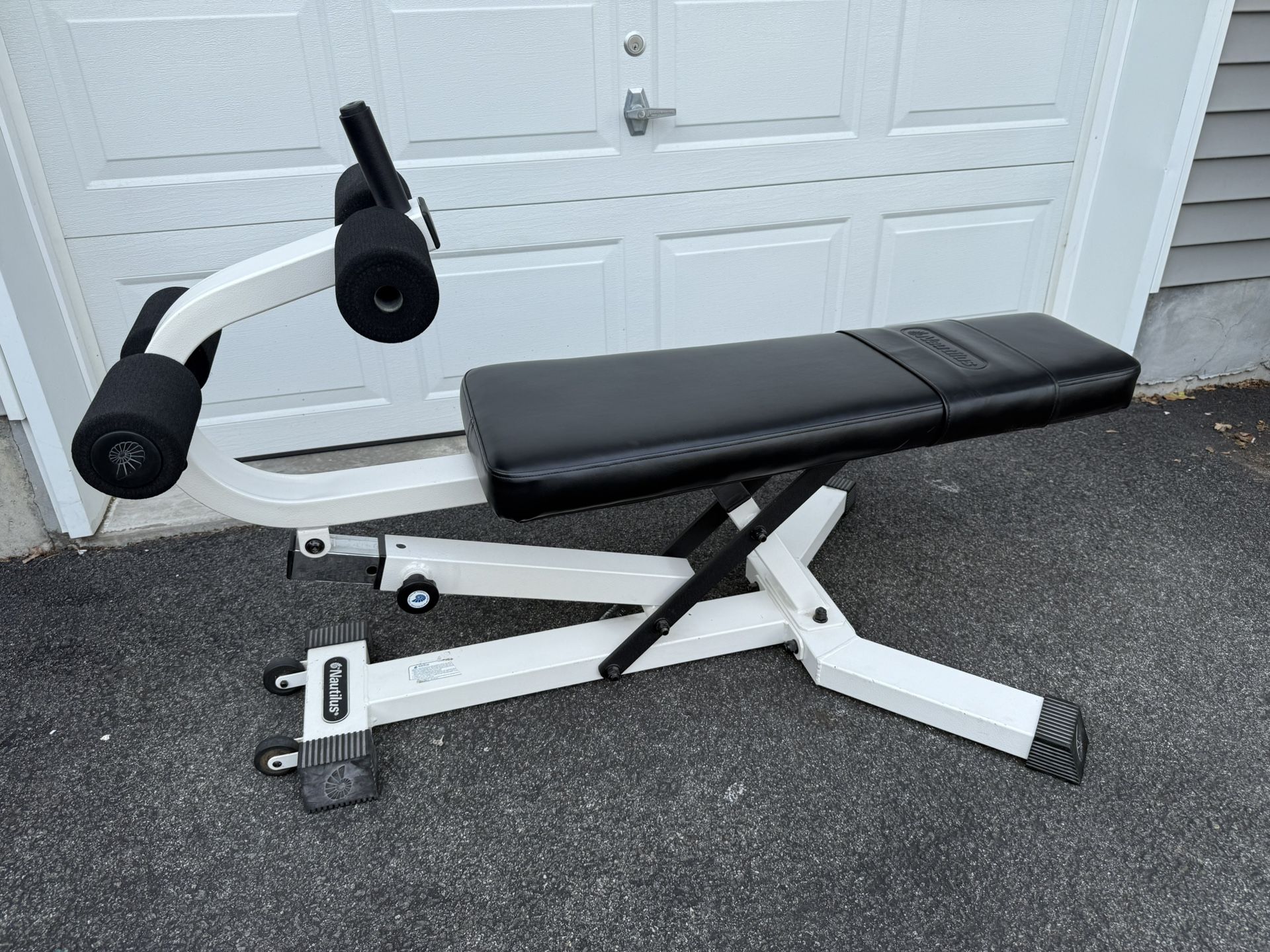 Nautilus Commercial Gym Adjustable Sit Up Weight Bench
