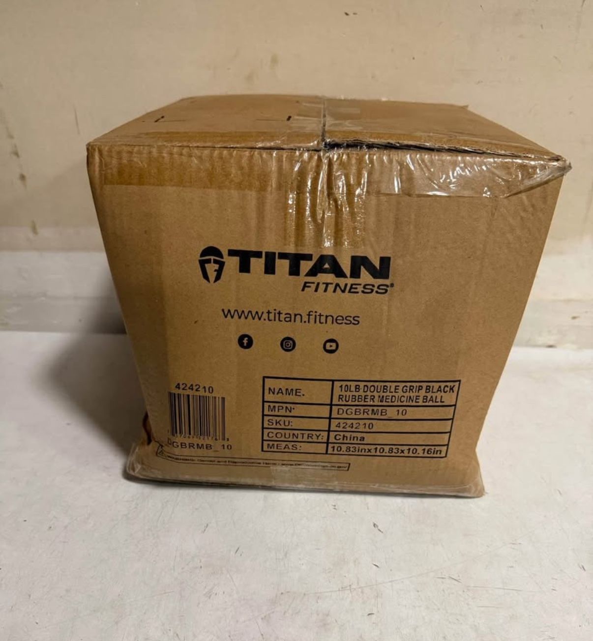 Titan Fitness 10 Pound Dual Grip Medicine Ball - photo 2