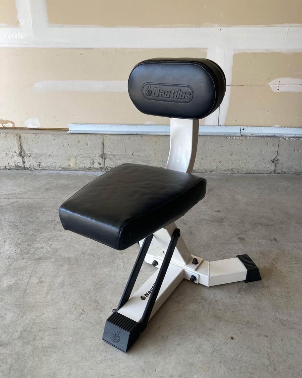 Nautilus Seated Utility Gym Weight Bench
