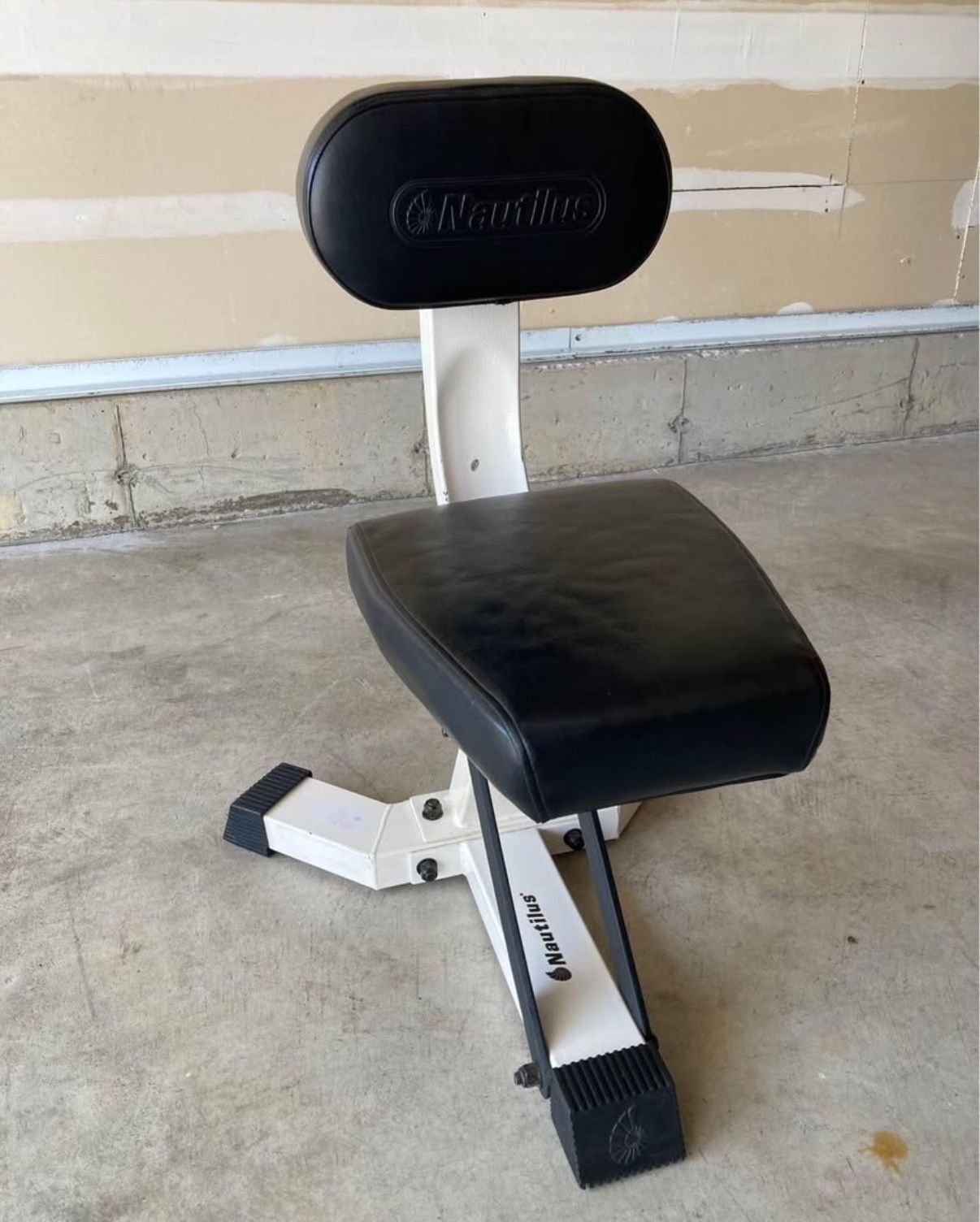 Nautilus Seated Utility Gym Weight Bench - photo 2