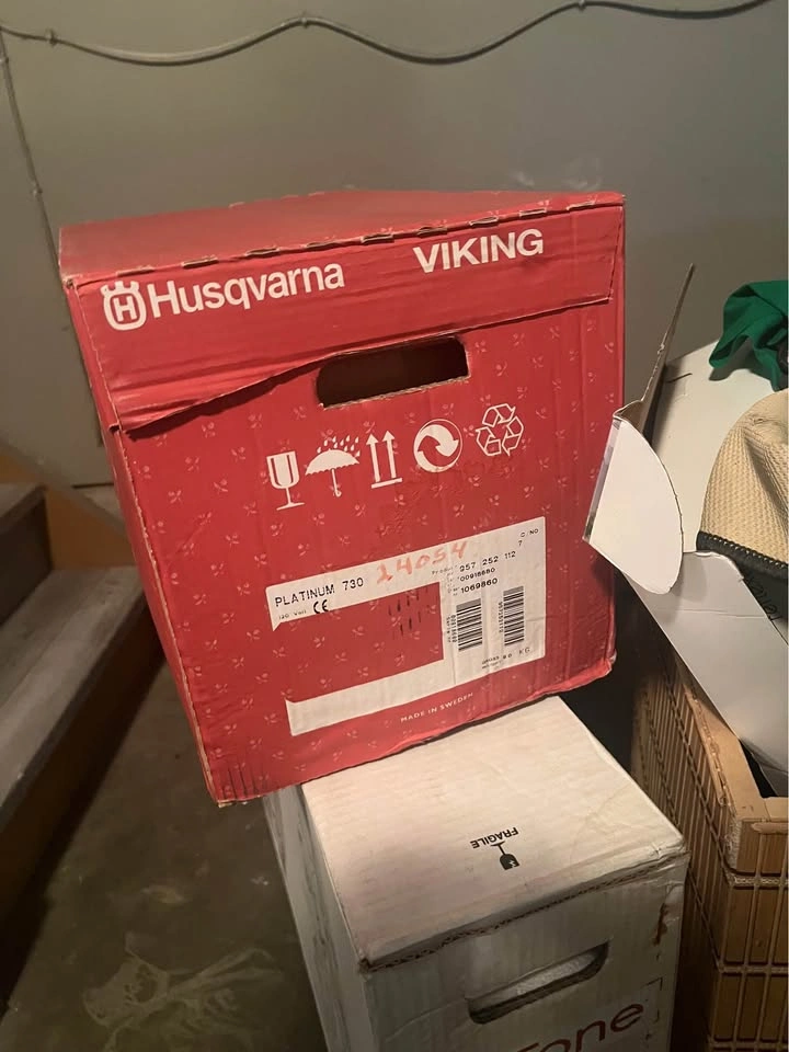Husqvarna Viking Platinum 730 Sewing Machine - photo 2