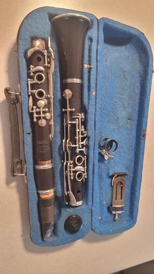 Vintage G. Rudolf Uebel Wooden Clarinet with Original Hard Case - photo 2