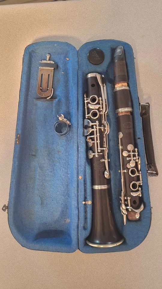 Vintage G. Rudolf Uebel Wooden Clarinet with Original Hard Case - photo 3