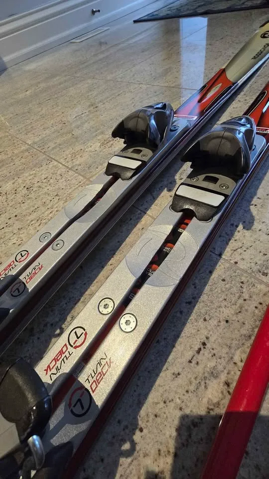 Rossignol Skis 167cm with Axium Bindings + Carry Bag image indicator(3)