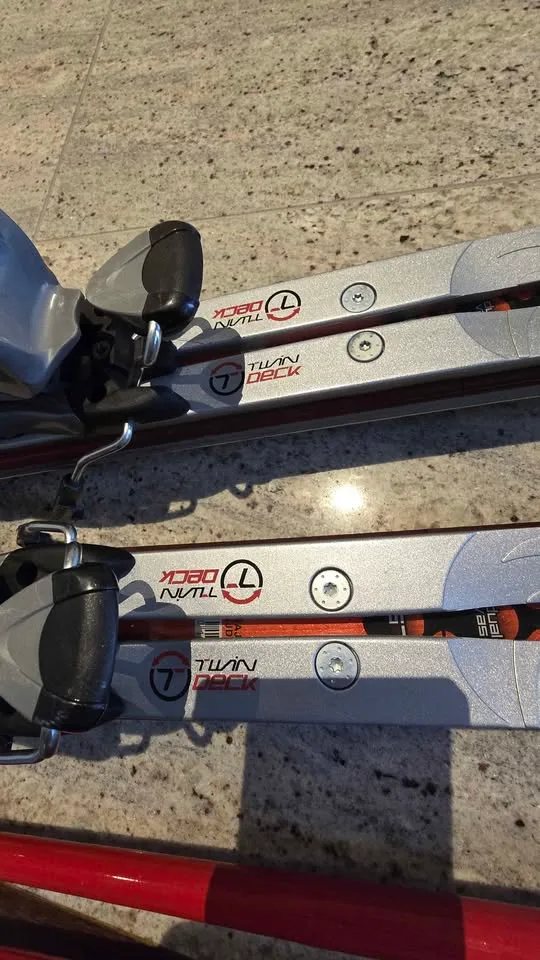 Rossignol Skis 167cm with Axium Bindings + Carry Bag image indicator(8)
