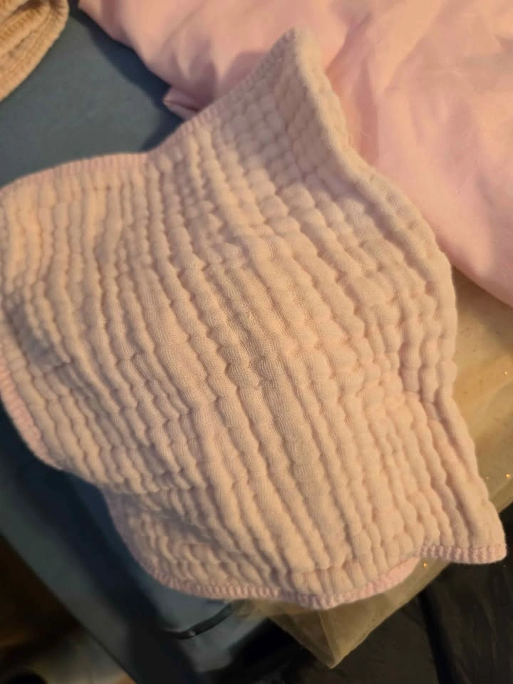 Crib sheet and burp cloths - photo 5