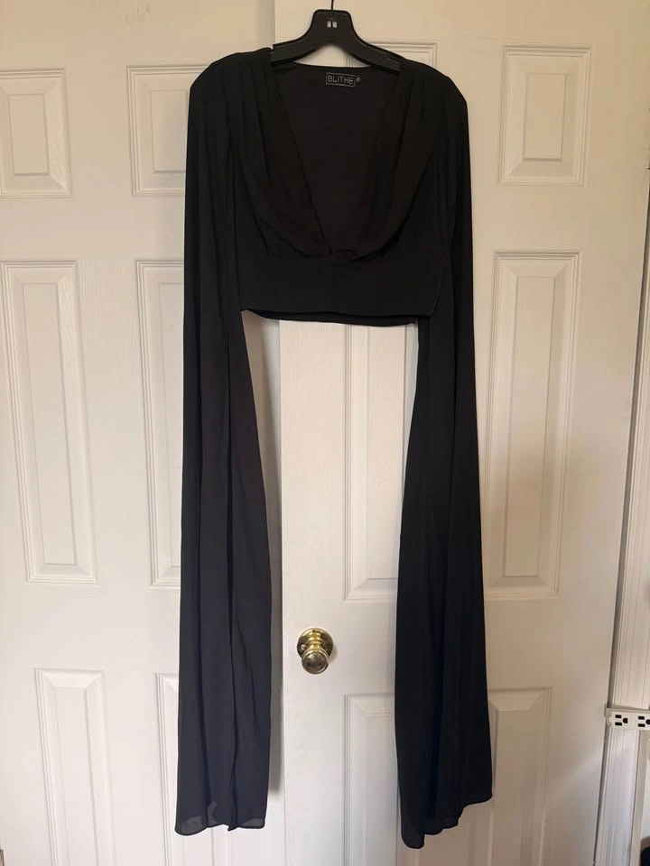 V-Neck Crop Top - Long flowing sleeves - Size: Small - photo 2