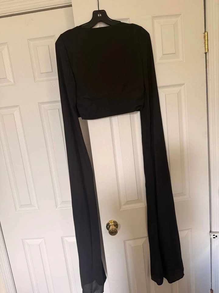 V-Neck Crop Top - Long flowing sleeves - Size: Small - photo 4