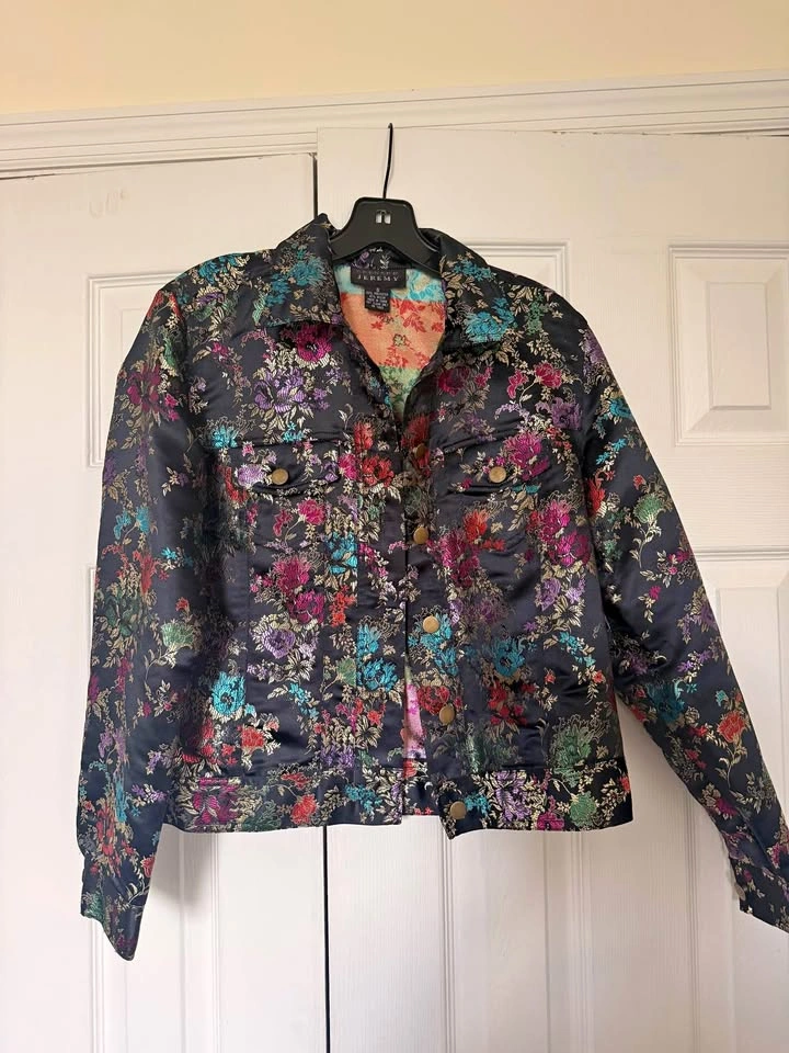 Black Floral Cropped Jacket (Spenser Jeremy) - Size: Small