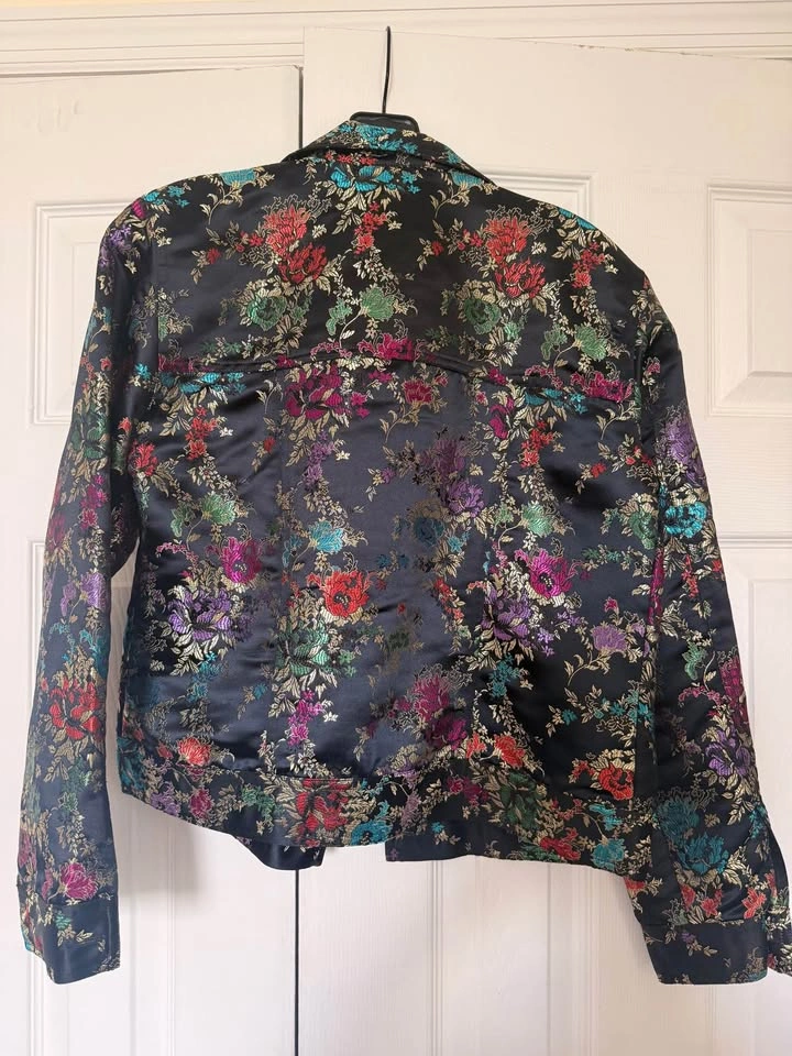 Black Floral Cropped Jacket (Spenser Jeremy) - Size: Small - photo 2