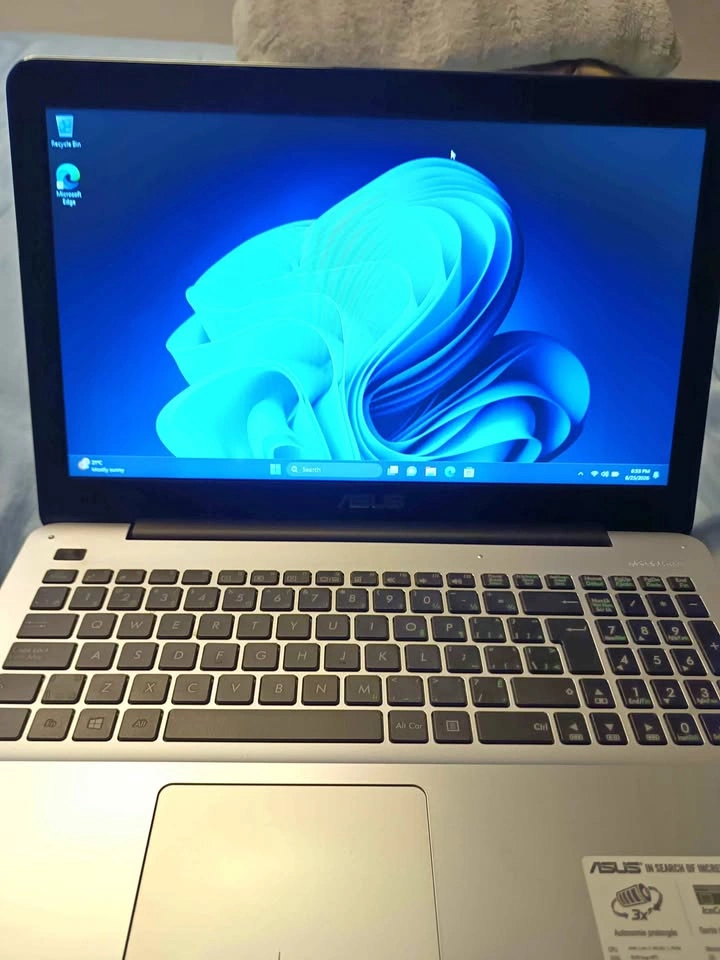 Asus X555LA i3-4010U 12GB RAM 1TB HDD Windows 11 Pro