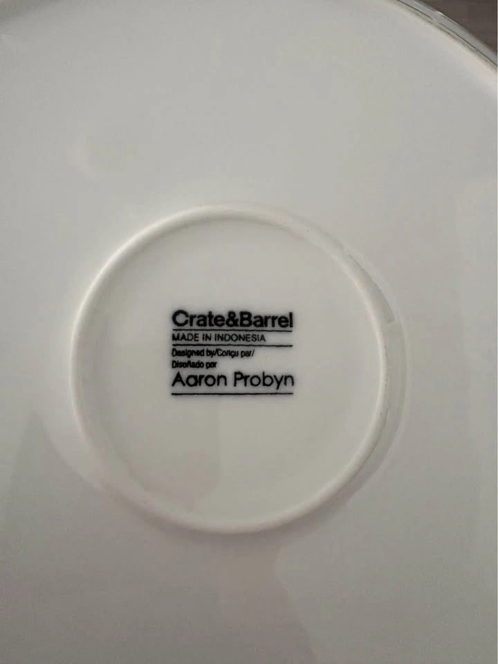 Crate & Barrel Hue Dinnerware Set - 22 piece - photo 3