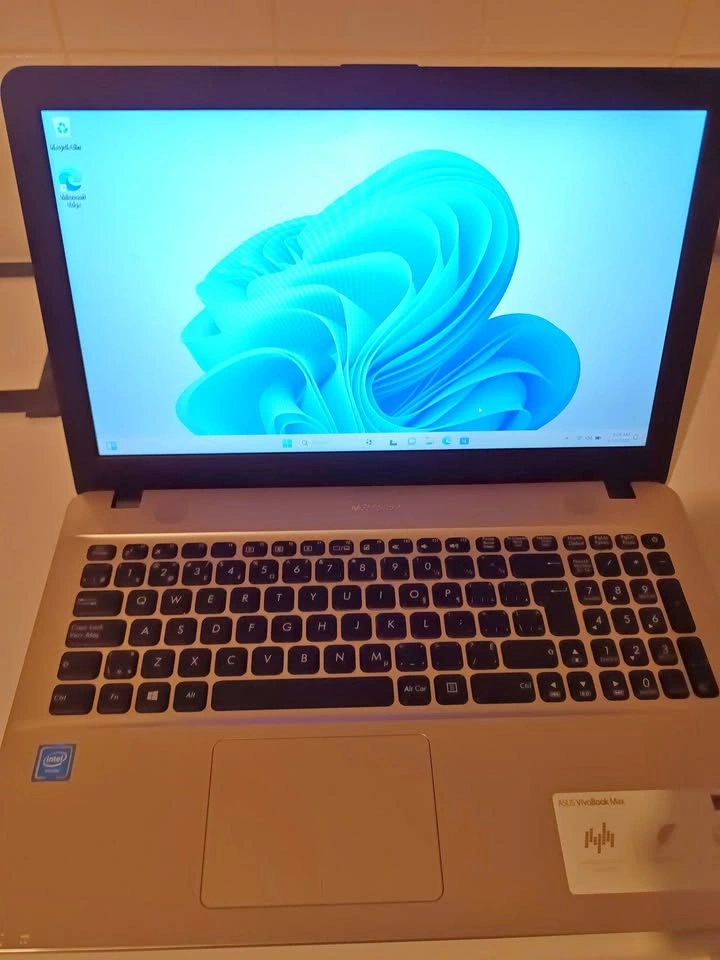 Asus VivoBook Max X541N Intel Pentium 4GB Ram 256GB SSD