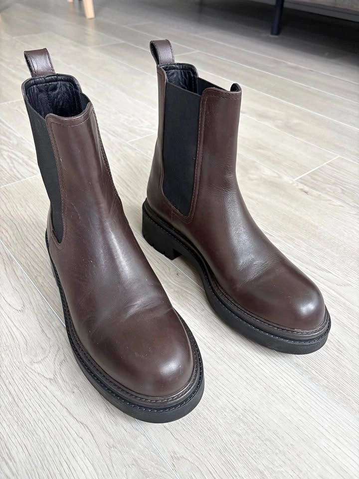 Massimo Dutti Leather Chelsea Boots – Brown – EU 39 (US 8)