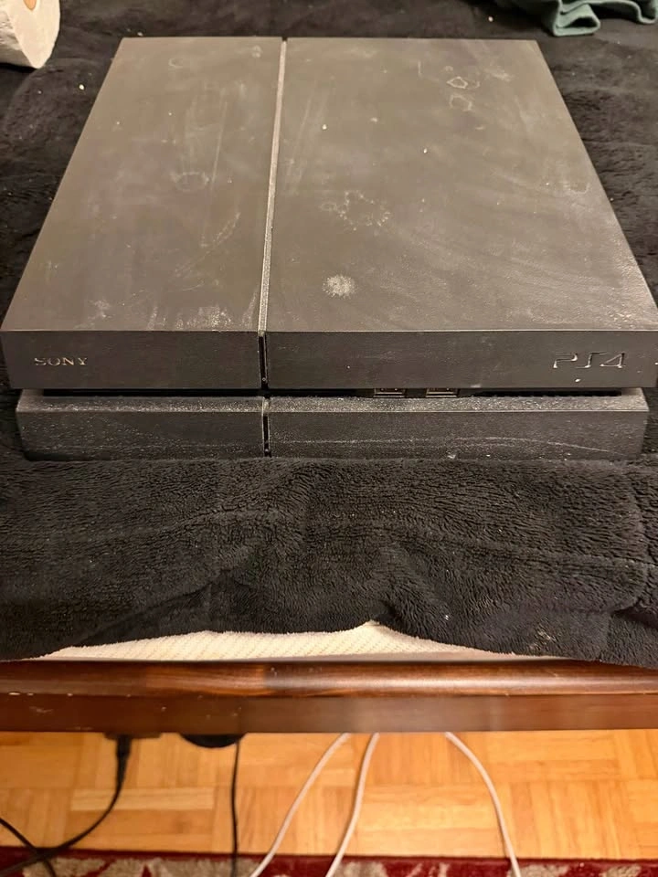 PlayStation 4 Bundle (JEDI: The Fallen Order + DMC 5 + 1 Control