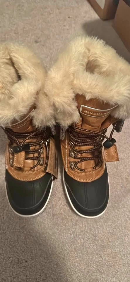 Riverlande Kids winter Boots Size 5