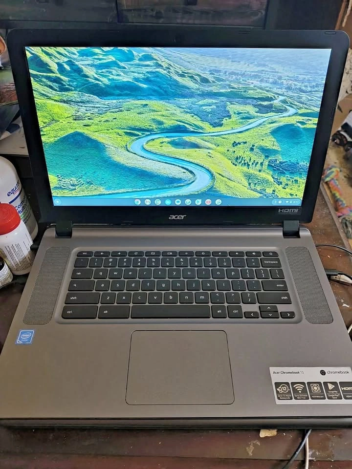 Acer Chromebook 4GB Ram 32GB SSD 15.6” Screen with Charger