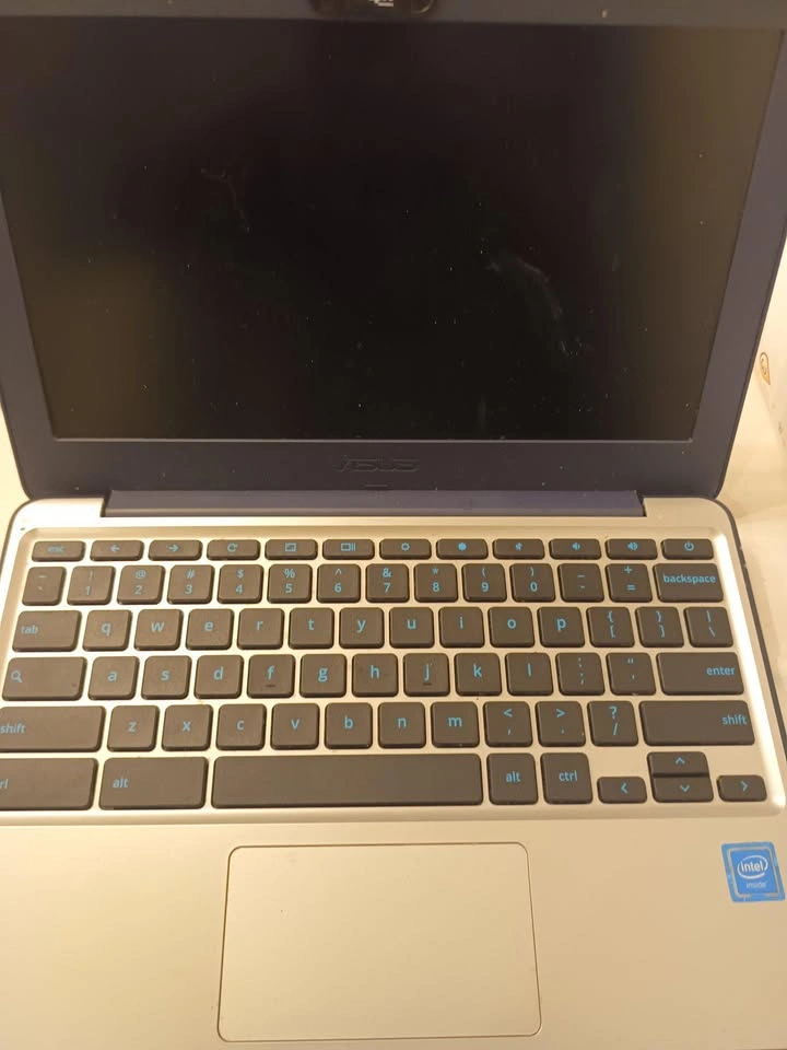 Asus Chromebook Intel 4GB Ram 16GB SSD - Missing Hinge Cover - photo 2