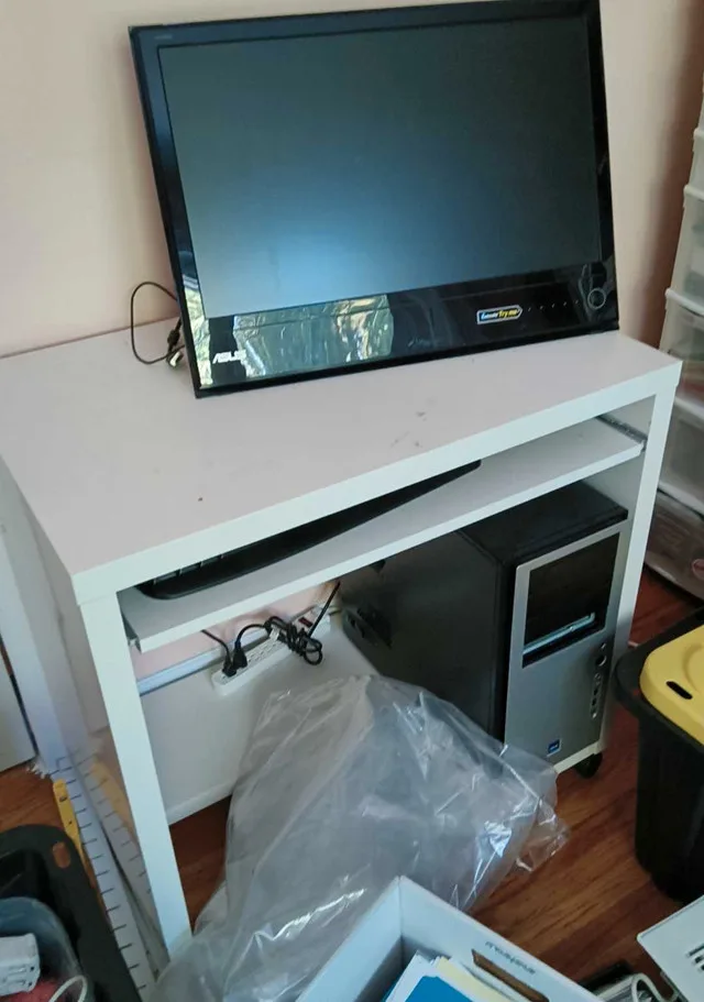 PC desk with rollers