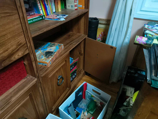 Classic bookshelf in mint condition - photo 2