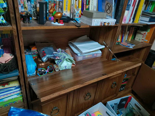 Classic bookshelf in mint condition - photo 3