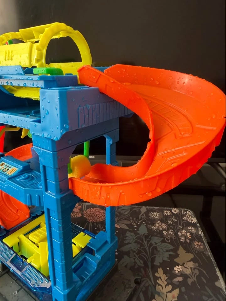 Hot Wheels car wash - photo 2