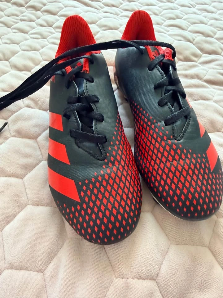 Soccer shoes