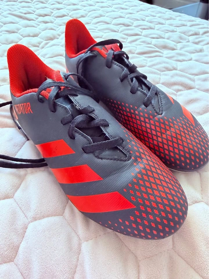 Soccer shoes - photo 2