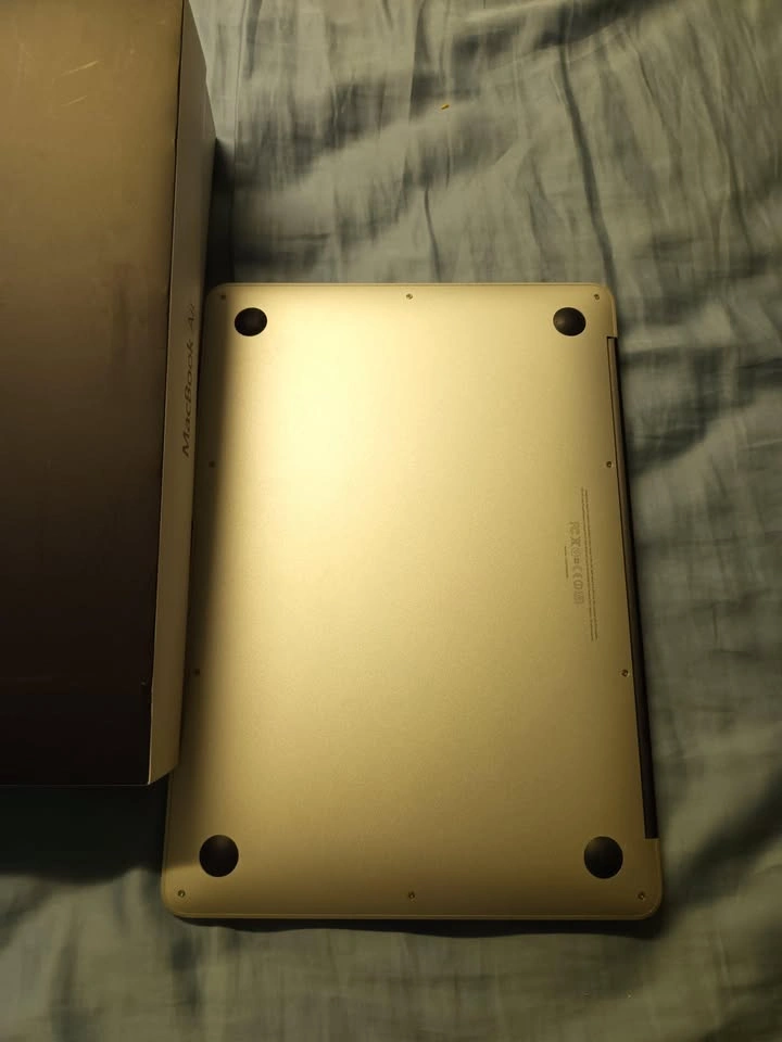 MacBook Air 13.3in 1.7GHz 8GB Ram 512GB Storage 2017 - photo 4