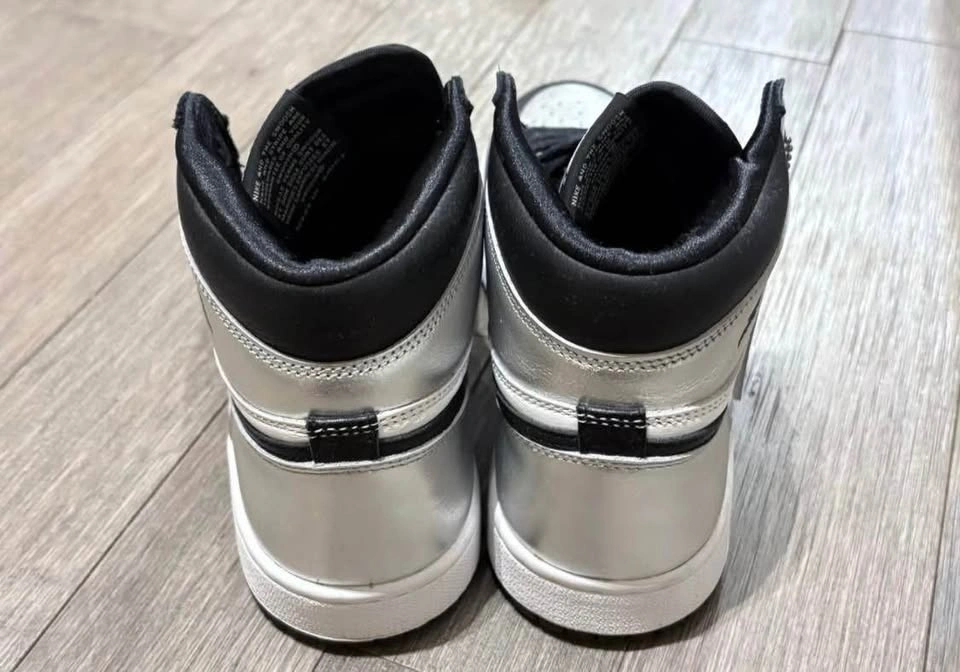 Nike Air Jordan 1 Retro High OG Silver Toe - photo 4