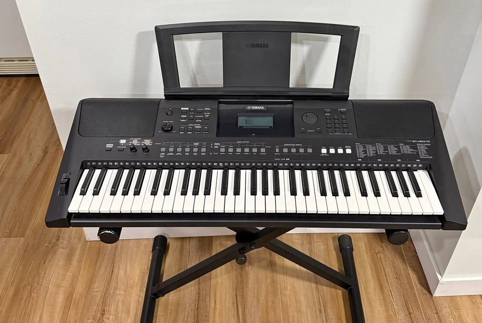 Yamaha PSR-E463 Portable Keyboard Piano – Mint condition