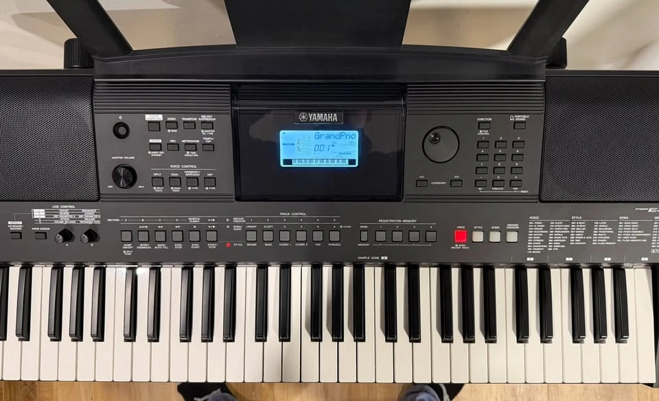 Yamaha PSR-E463 Portable Keyboard Piano – Mint condition - photo 2