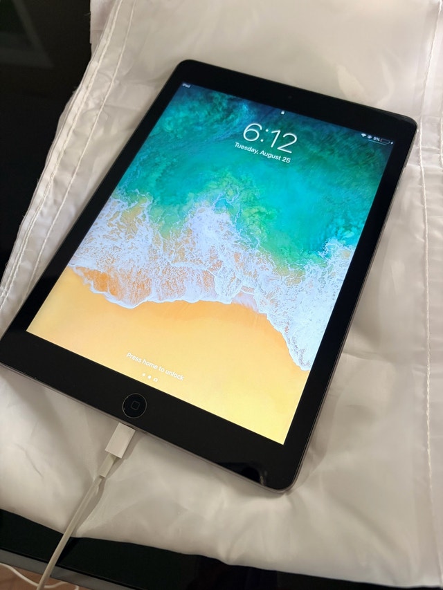 Apple iPad Air Space Gray, 32GB for sale - photo 2