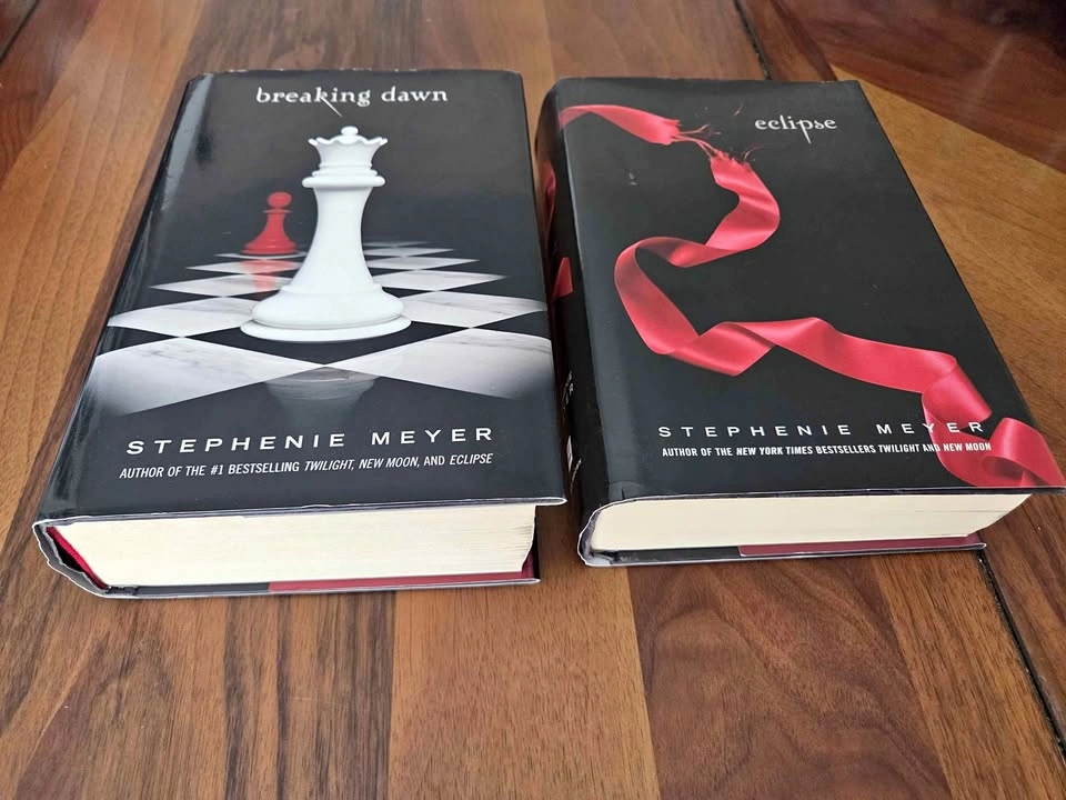 Stephanie Meyer Hardcovers - Breaking Dawn First Edition, Eclips