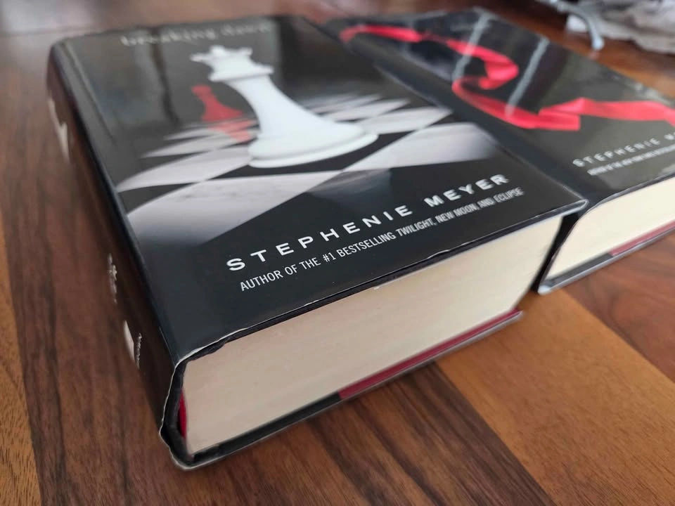 Stephanie Meyer Hardcovers - Breaking Dawn First Edition, Eclips - photo 2