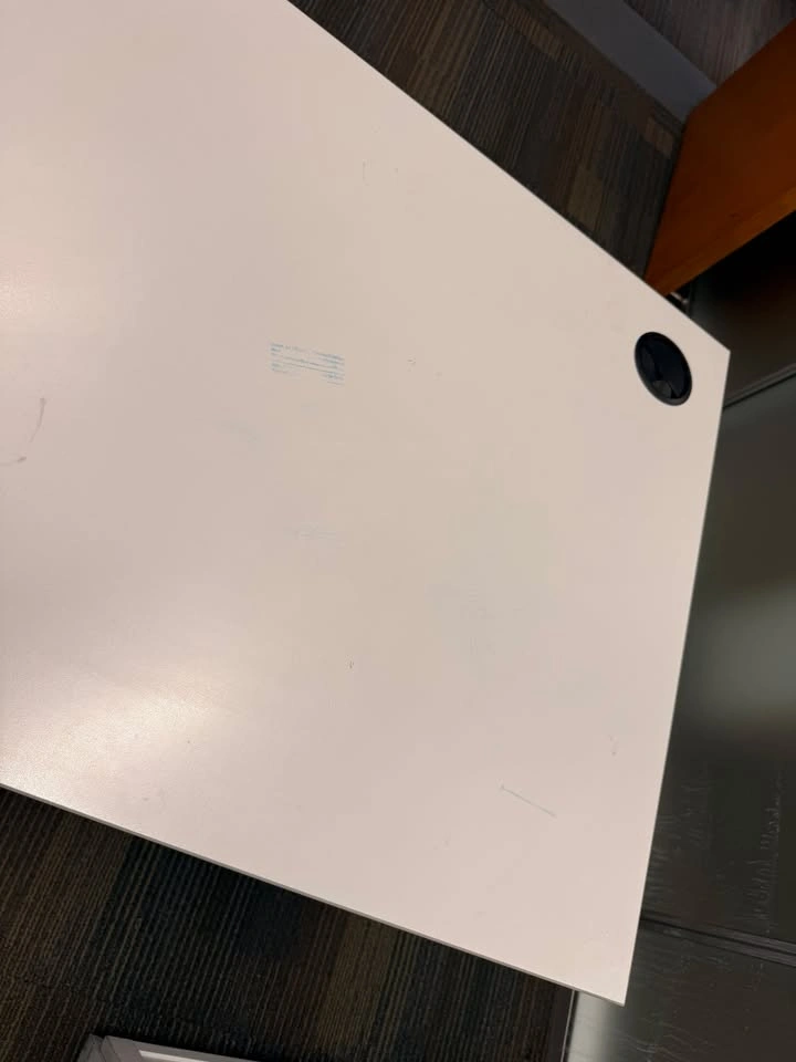 White office desk - photo 4
