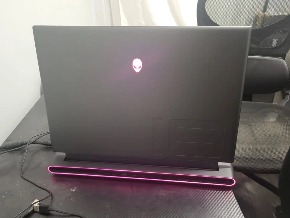 Alienware M18 R1 - photo 5