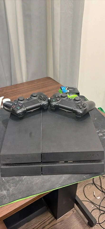 PS4 with 2 controllers