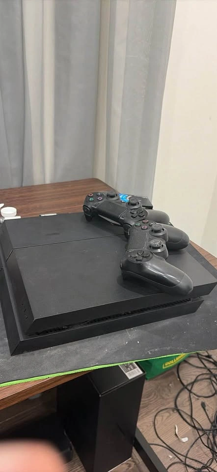 PS4 with 2 controllers - photo 2