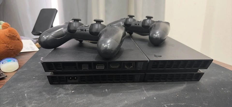 PS4 with 2 controllers - photo 3